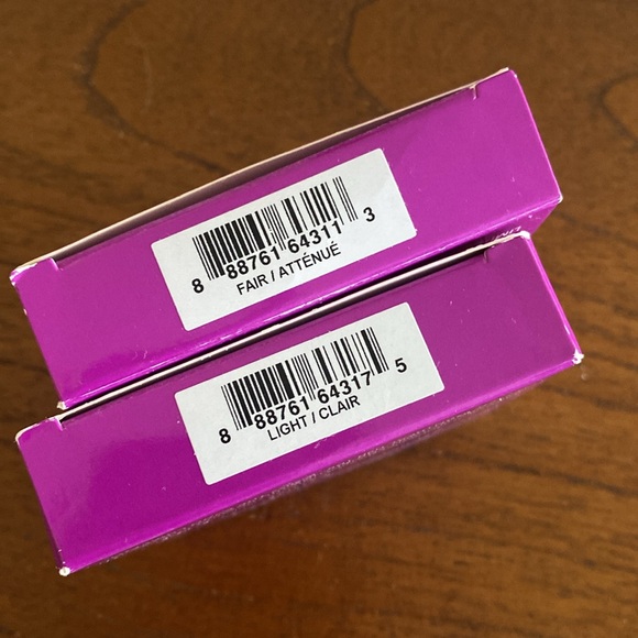 NIB Matifying Pressed Powder - Picture 4 of 4